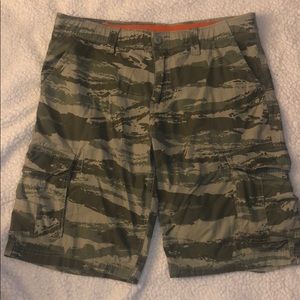 Men’s cargo camo shorts